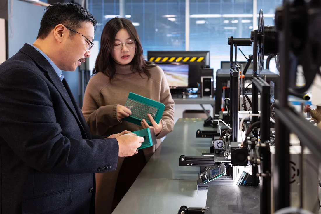 Bing Dong, associate professor of mechanical and aerospace engineering, confers with Ph.D. student Yiting Yang. She and Ph.D. candidate Yapan Liu.